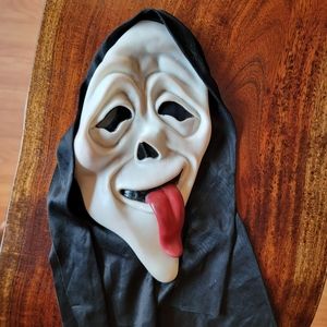 Scream style mask